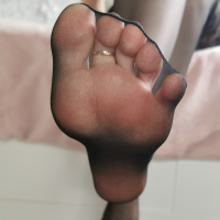 tiny_nylon_feet