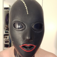 feel_latex_nylon