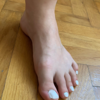 lilwhitetoehoe
